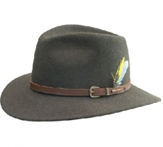 STETSON BENNETT mit Ohrschutz